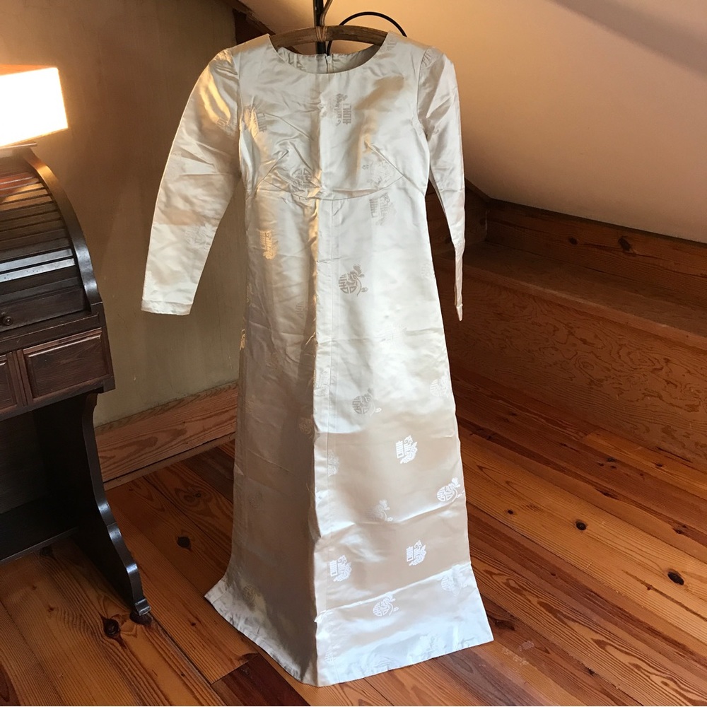 No Brand Asian Themed White Long Sleeve Wedding Gown, EUC, S